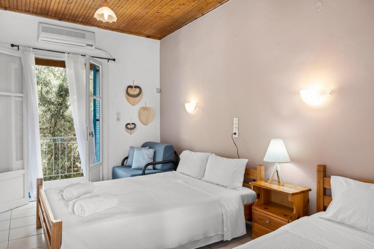 Oceanis Rooms Mikros Gialos Exteriér fotografie