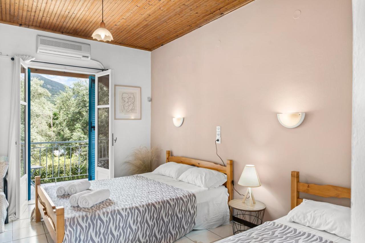 Oceanis Rooms Mikros Gialos Exteriér fotografie