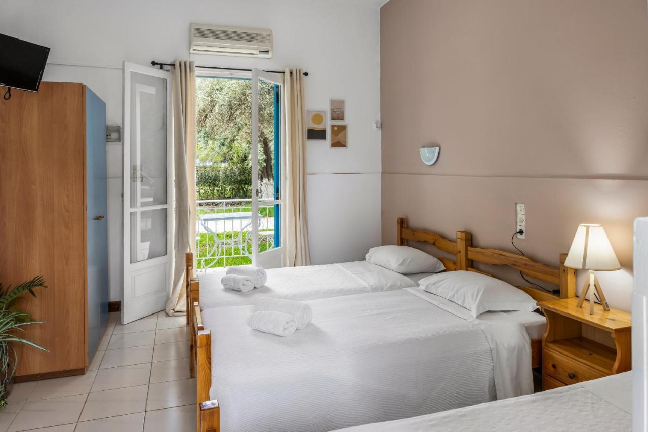 Oceanis Rooms Mikros Gialos Exteriér fotografie