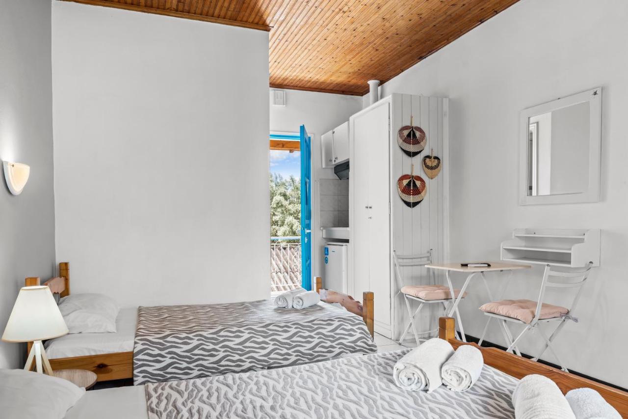 Oceanis Rooms Mikros Gialos Exteriér fotografie