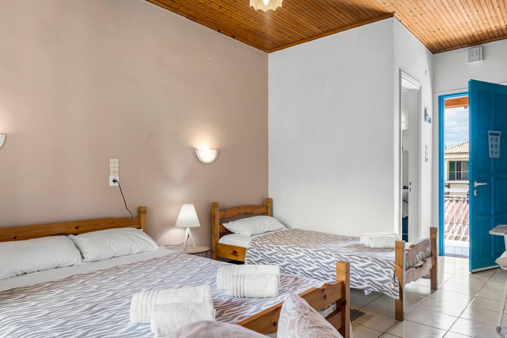 Oceanis Rooms Mikros Gialos Exteriér fotografie